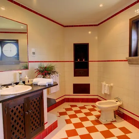 Sleeps 16 Agra